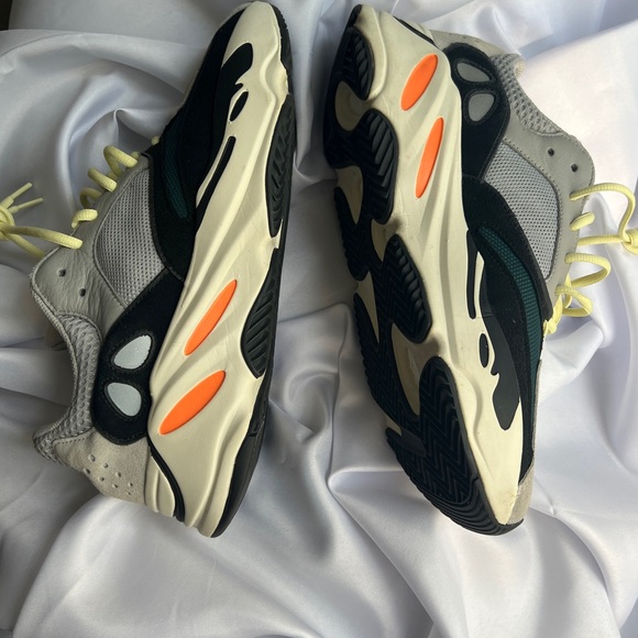 YEEZY BOOST 700 “wave runner” - Picture 2 of 5